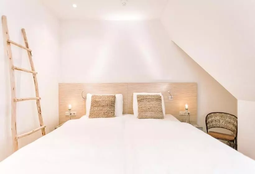 Mini Suite, Logement Overzee