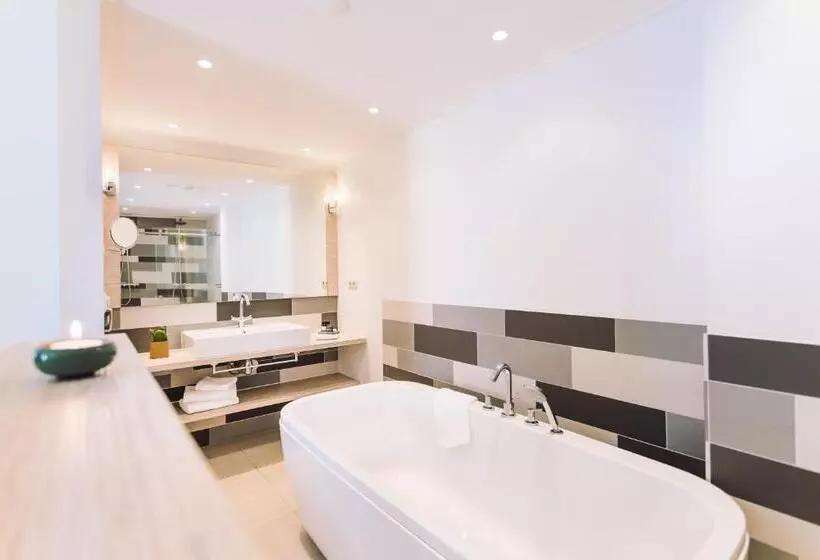 Royal-sviitti, Logement Overzee