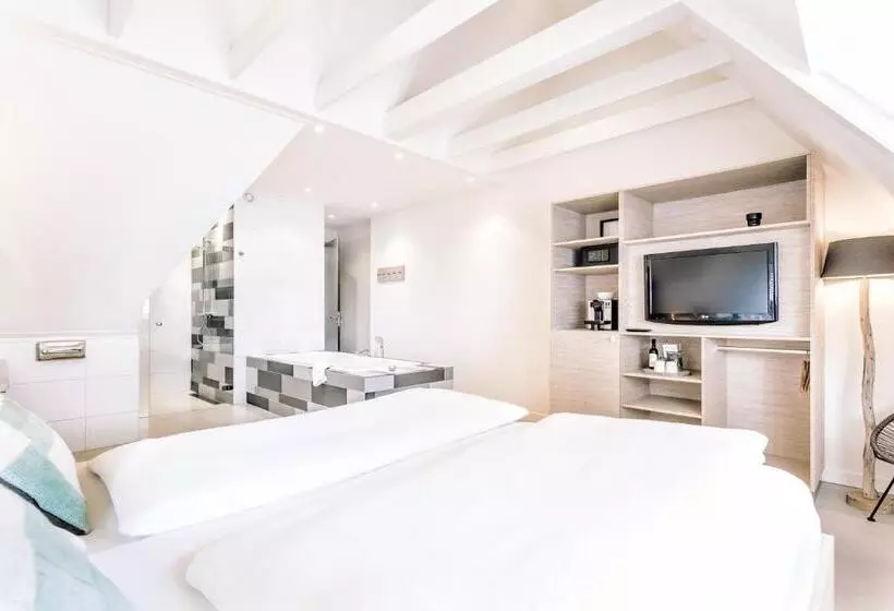 Royal-sviitti, Logement Overzee