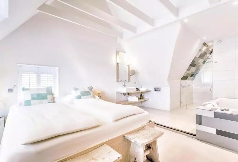 Royal-sviitti, Logement Overzee