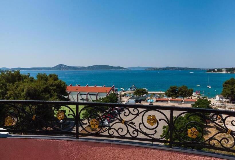 חדר סטנדרט נוף לים עם מרפסת, Miramare