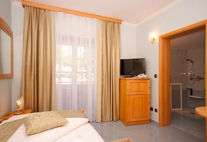 اتاق استاندارد یک نفره, Miramare