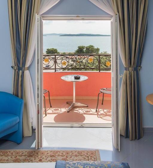 חדר סטנדרט נוף לים עם מרפסת, Miramare