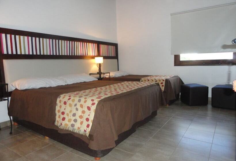 Номер Стандарт Трехместный, Munay Hotel Cafayate