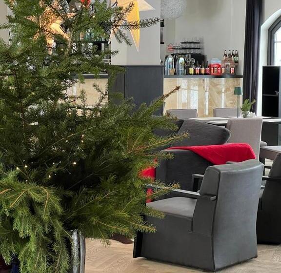 חדר סופריור, Pałac Jugowice