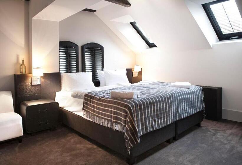 דירת שני חדרים, Pałac Jugowice