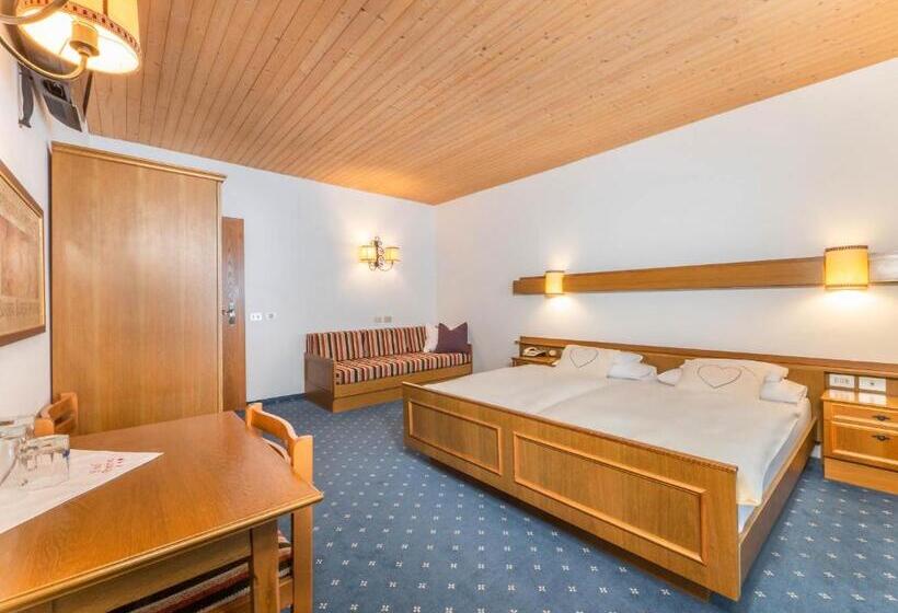 标准三人间, Pontives