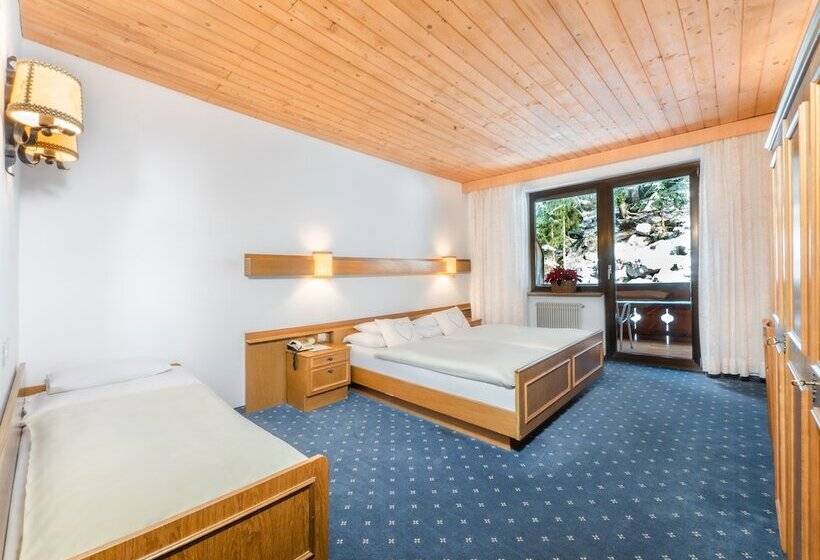 标准三人间, Pontives