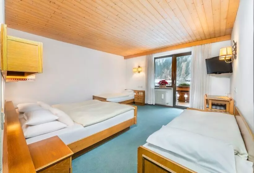 Standard Neljän Hengen Huone, Pontives