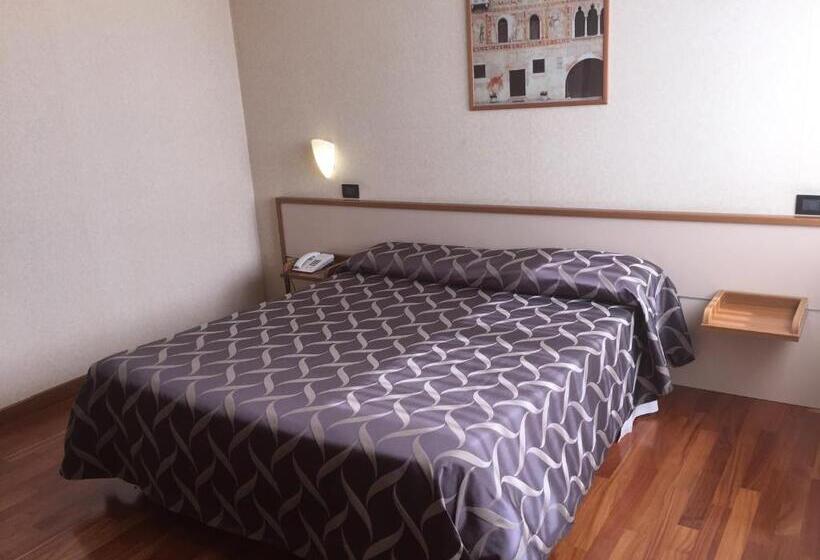 غرفة قياسية فردية, Ristorante Dragonara