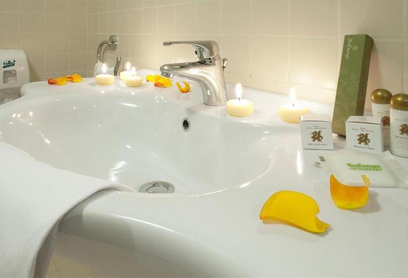 غرفة قياسية رباعية, Ristorante Dragonara