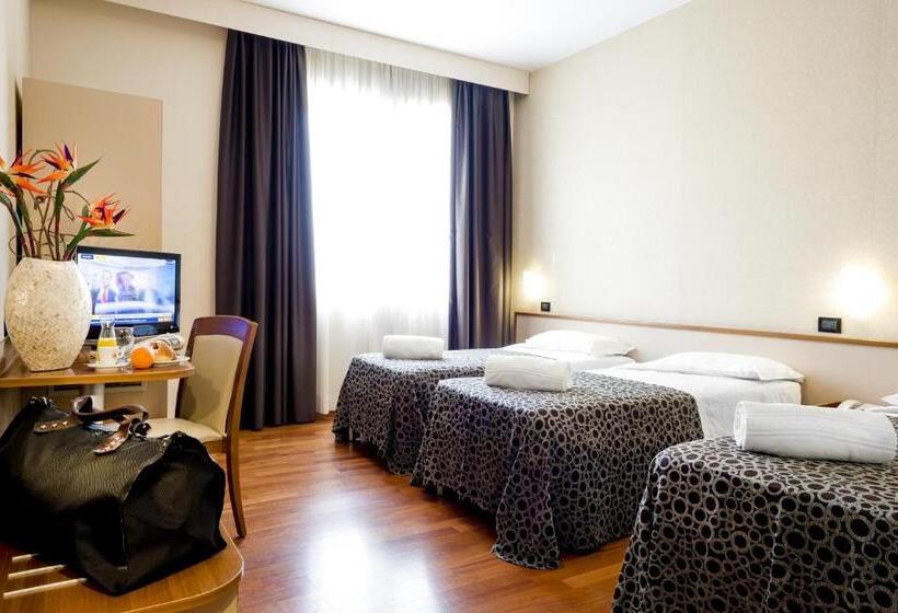 غرفة قياسية ثلاثية, Ristorante Dragonara