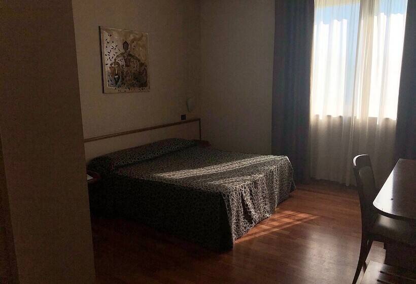 غرفة قياسية, Ristorante Dragonara