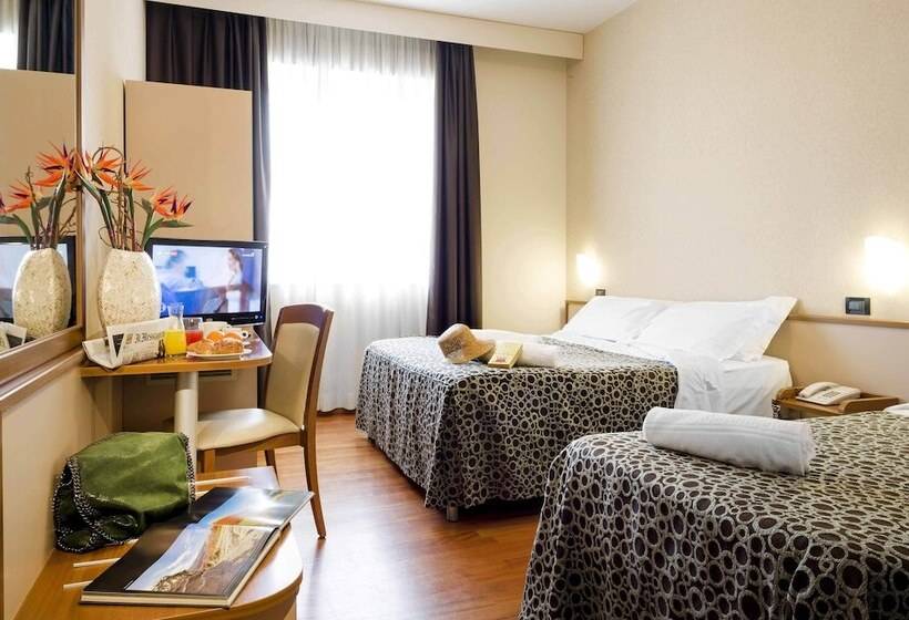 غرفة قياسية ثلاثية, Ristorante Dragonara