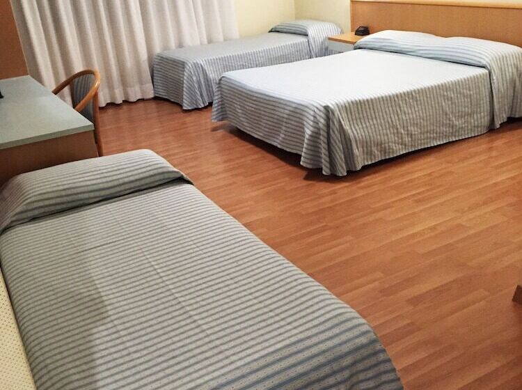 غرفة قياسية رباعية, Ristorante Dragonara