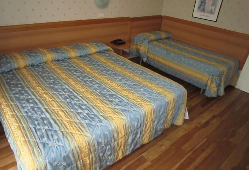 Standard Triple Room Sea View