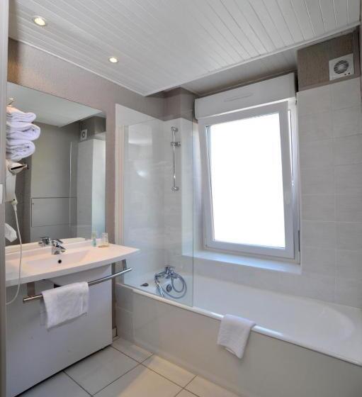 Номер Стандарт Трехместный, The Originals Access, Hôtel Arum, Remiremont