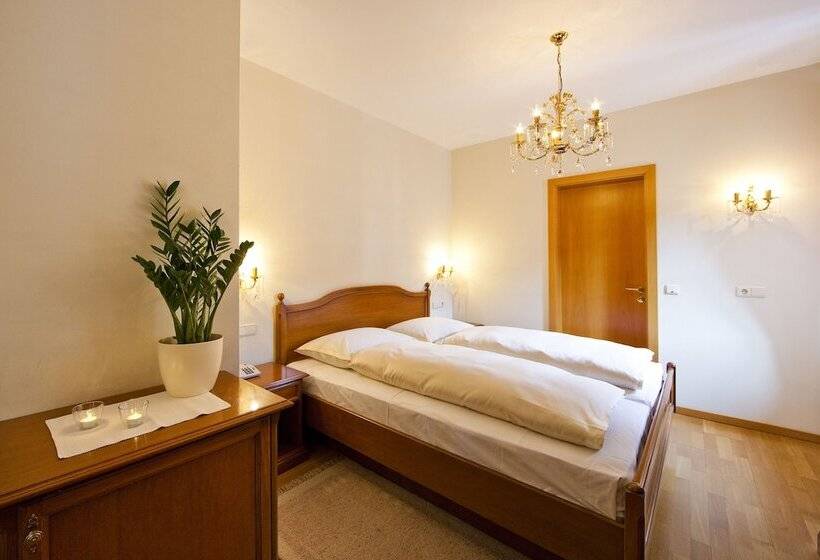 غرفة قياسية فردية, Tyrol