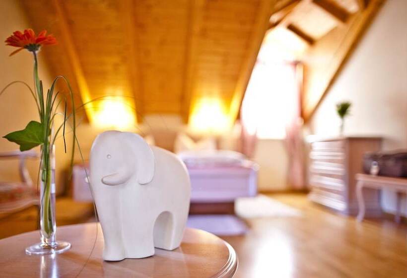 غرفة قياسية ثلاثية, Tyrol