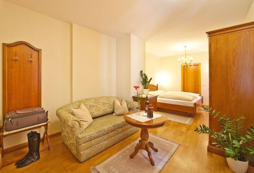 غرفة قياسية ثلاثية, Tyrol