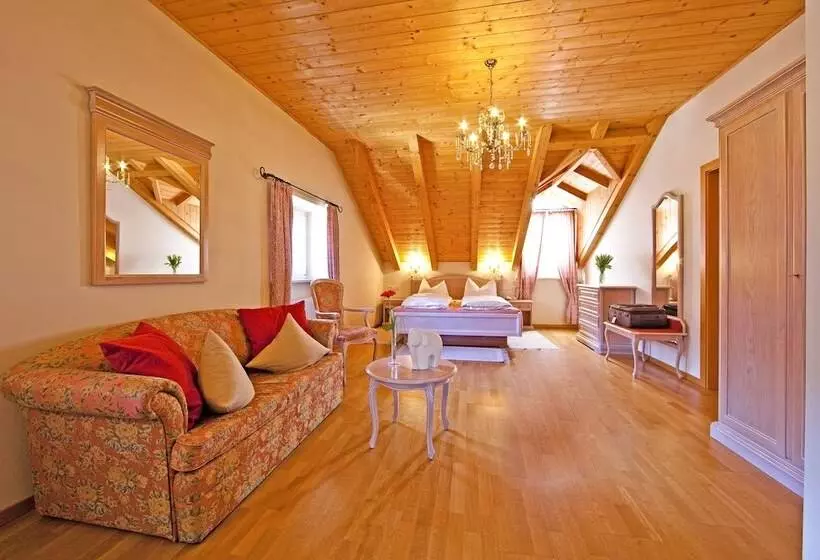 スタンダード４人部屋, Tyrol