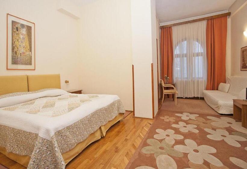 Superior Room, Vila Camelia