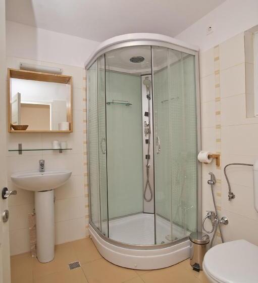 شقة غرفتين, Vila Camelia