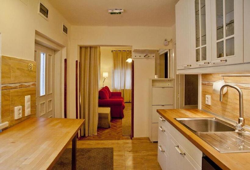 شقة غرفتين, Vila Camelia