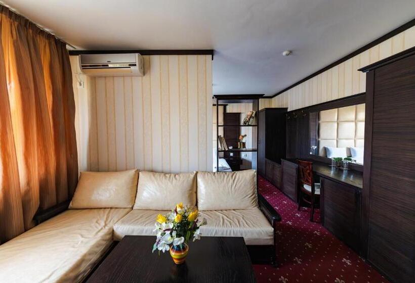 Студия Стандарт, Villa Ofir