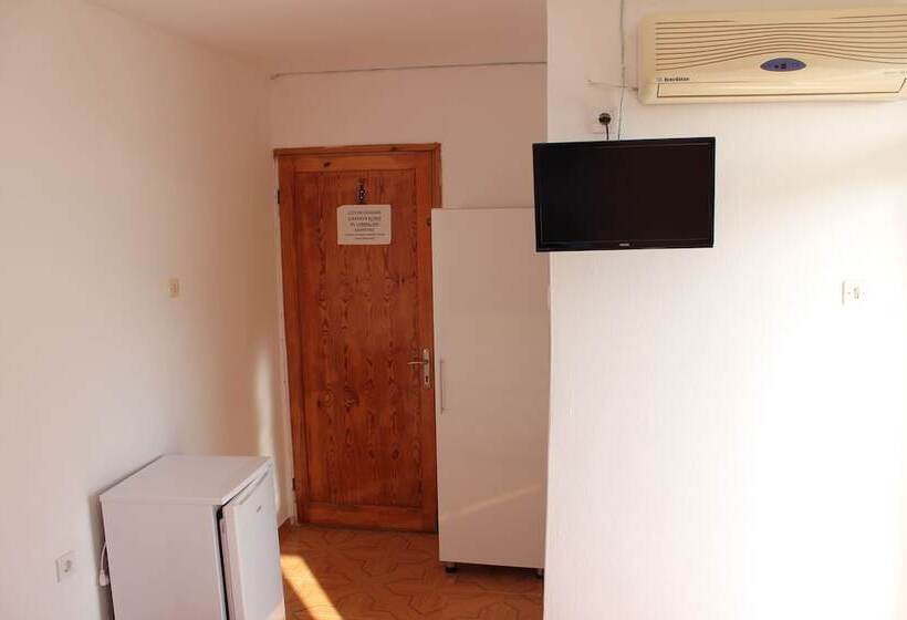 Номер Стандарт Трехместный, özge Pansiyon   Hostel