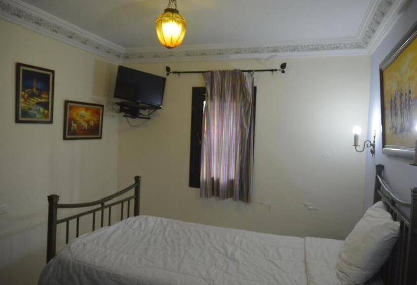 标准单人间, Riad Baddi