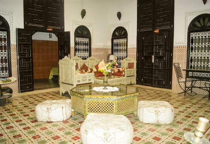 标准单人间, Riad Baddi