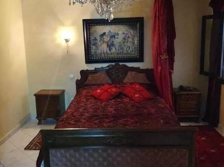 スイート, Riad Baddi
