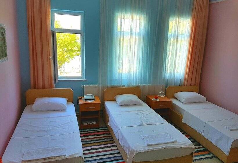 标准三人间, Yali Otel