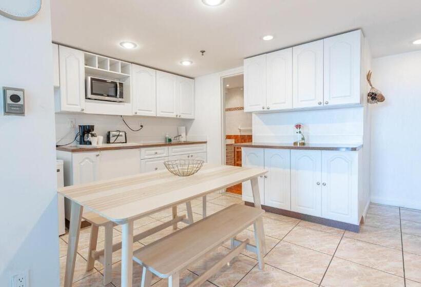 جناح مطل على المدينة, Girasole Rentals