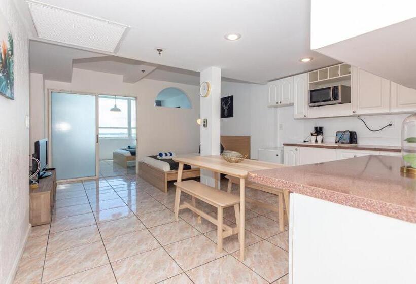 جناح مطل على المدينة, Girasole Rentals