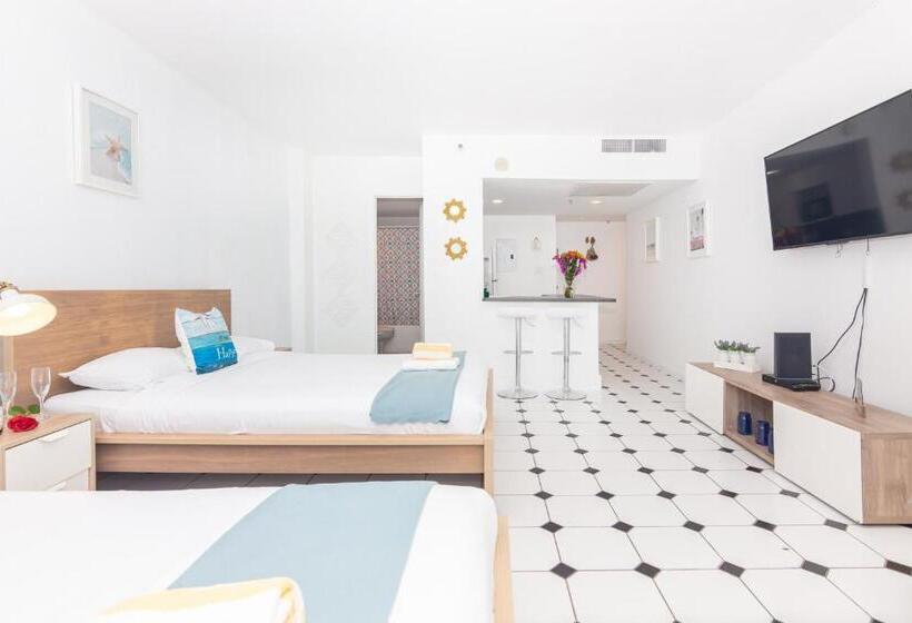 سوییت با چشم‌انداز دریا, Girasole Rentals