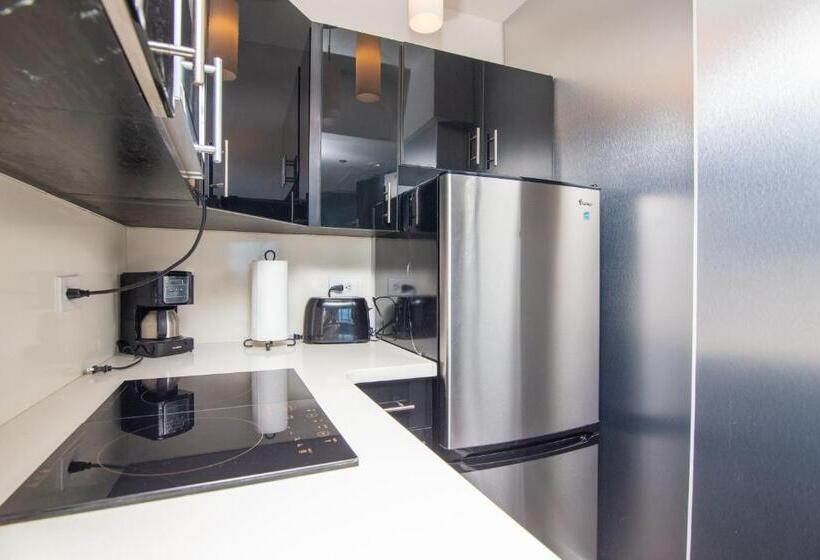 إستديو قياسى مزود بشرفة, Girasole Rentals