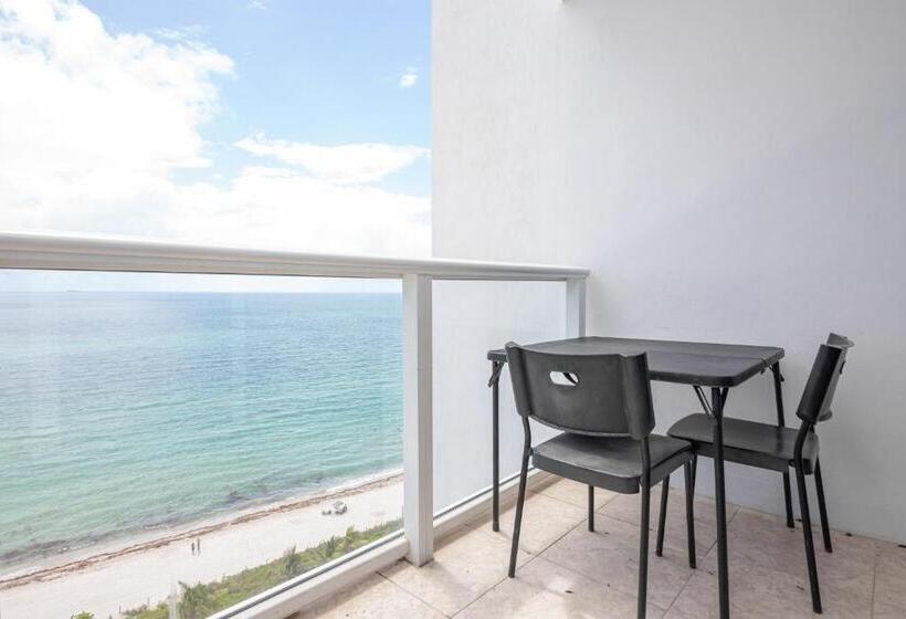 إستديو قياسى مزود بشرفة, Girasole Rentals