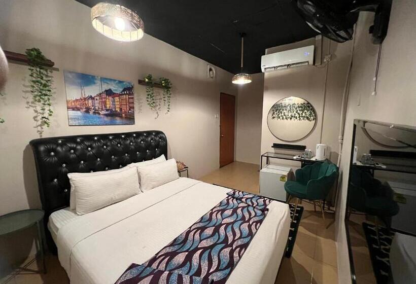 Standard Room, Ghazrins Garuda Jb