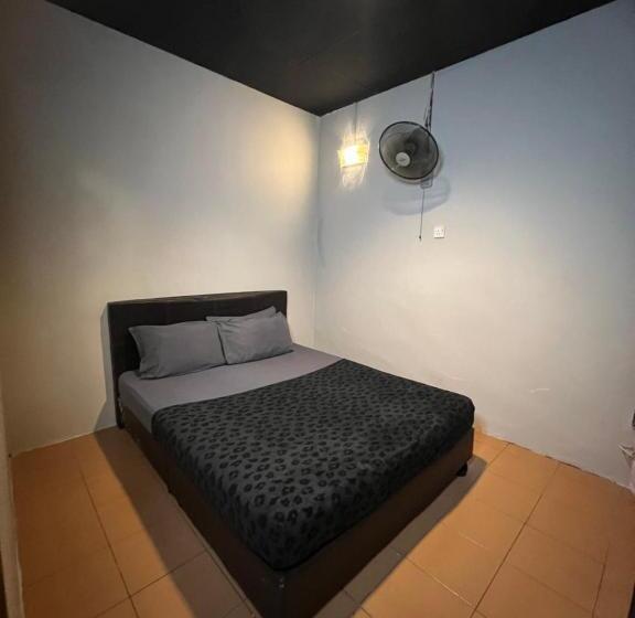 Economy Szoba, Ghazrins Garuda Jb