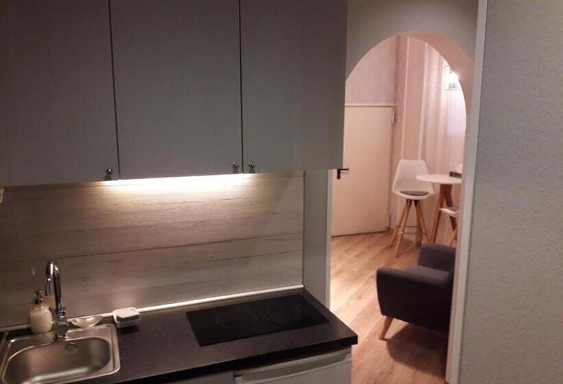 استودیوی استاندارد, K&s Apartments