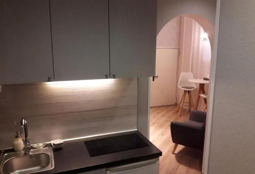 استودیوی استاندارد, K&s Apartments