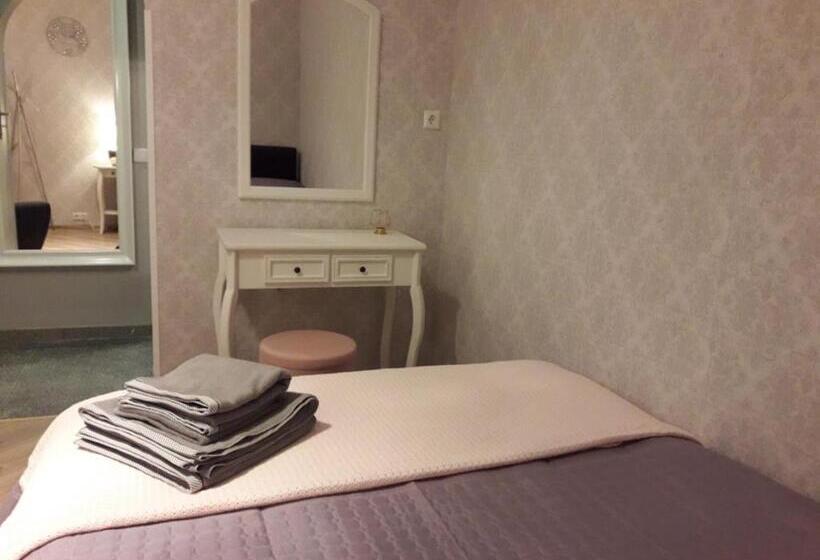 استودیوی استاندارد, K&s Apartments