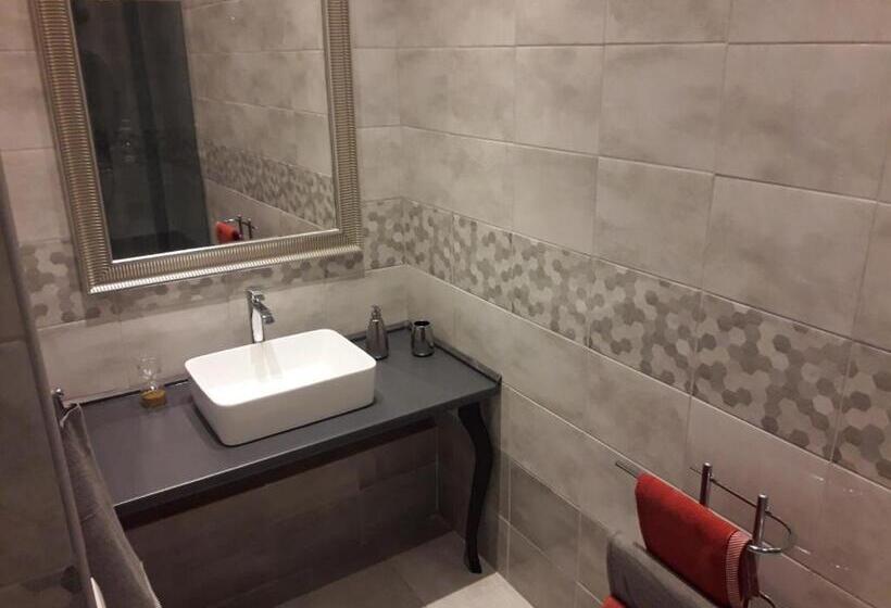 استودیوی استاندارد, K&s Apartments