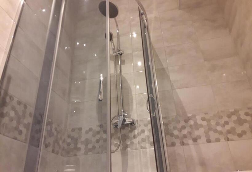 استودیوی استاندارد, K&s Apartments