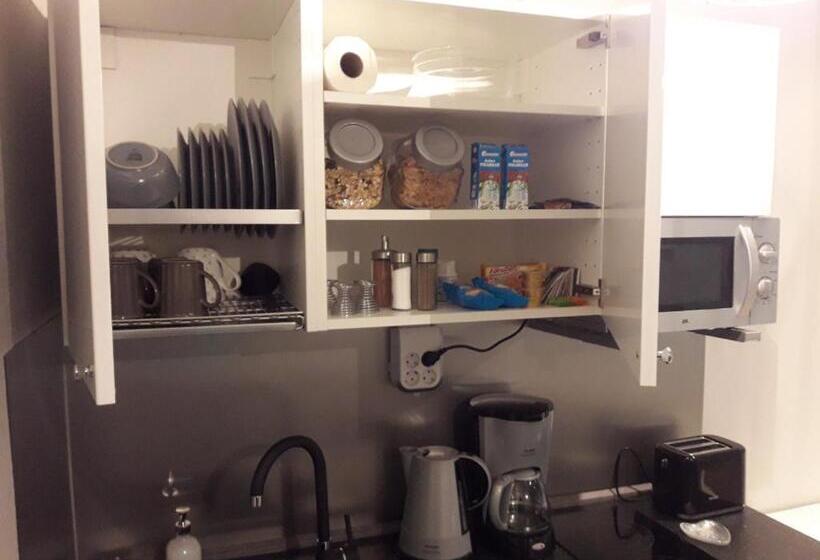 استودیوی استاندارد, K&s Apartments