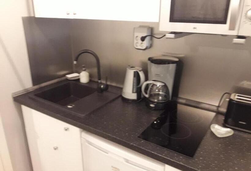 استودیوی استاندارد, K&s Apartments