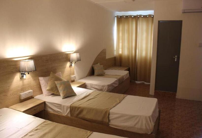 اتاق خانوادگی با چشم‌انداز کوه, Sikamifer Tourist Resort