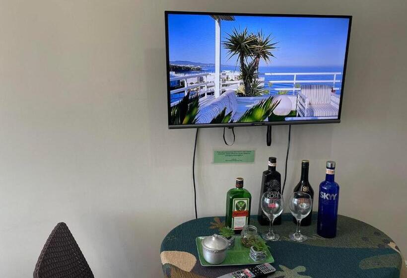 إستوديو قياسى, Green Residences Stays By Pbyy